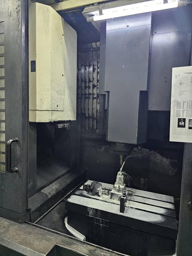 Used Makino S33 Vertical Machining Center Year 2003