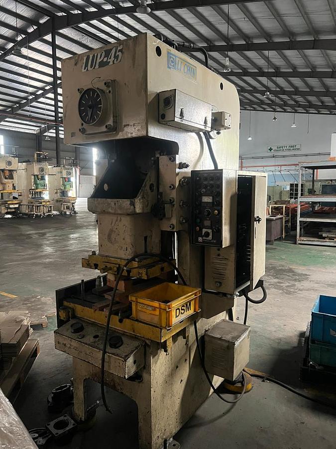 Used LI CHIN LUP-45 Metal Stamping Press Year 1997