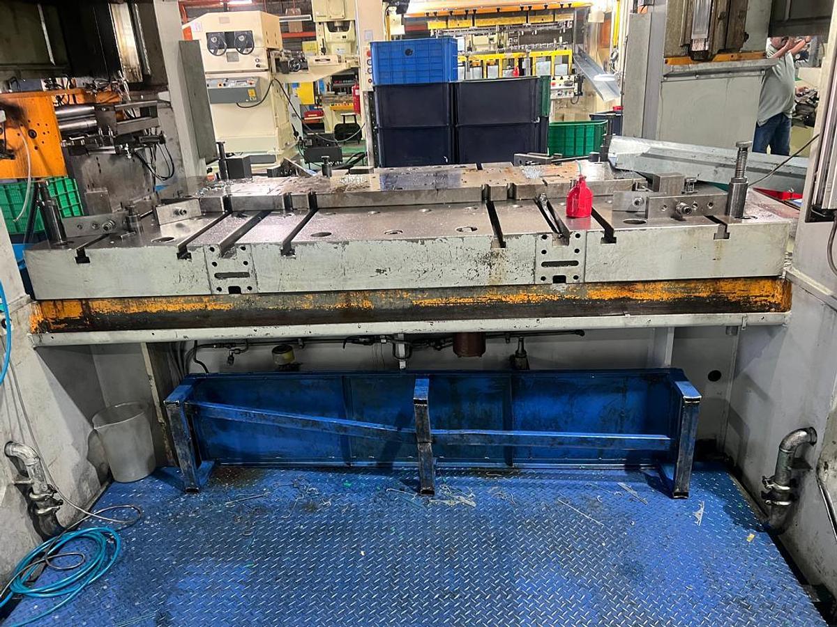 Used Aida D-30 300T Stamping Press Year 1981