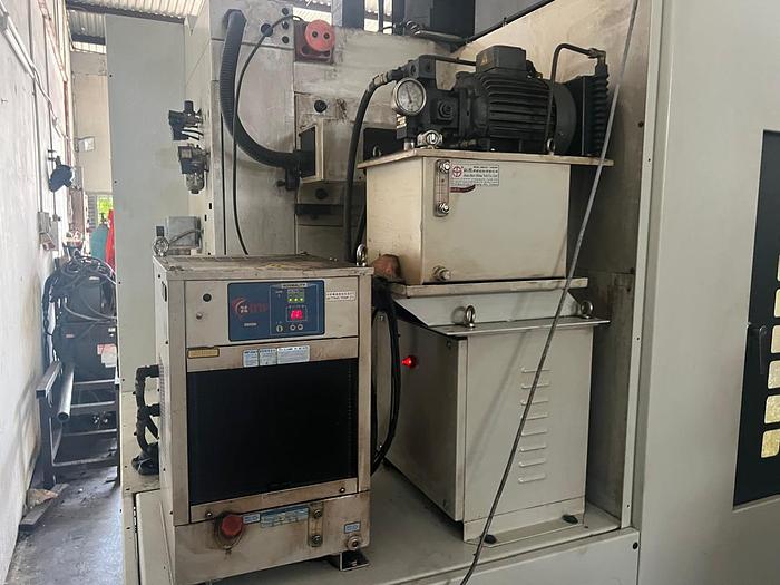 Used Year 2014 Dahlih MCV 860 CNC Milling Machine