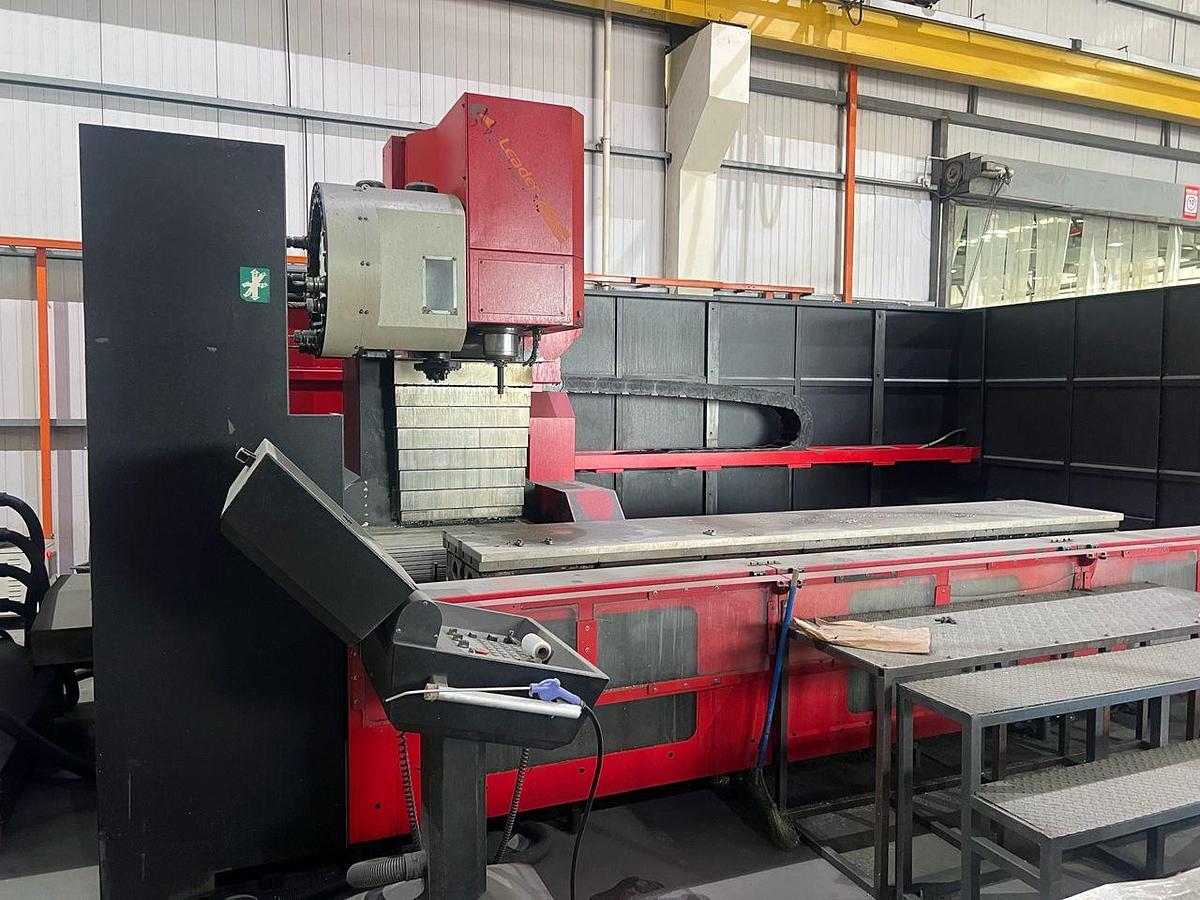 Used Leader RH4-35 Moving Column Machining Center