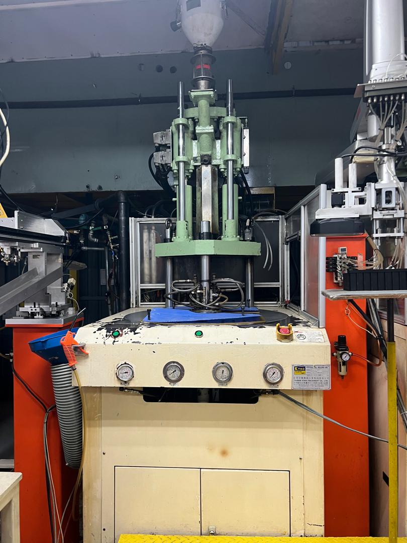 Used TKC KT-200R 45T Vertical Injection Molding Year 2017