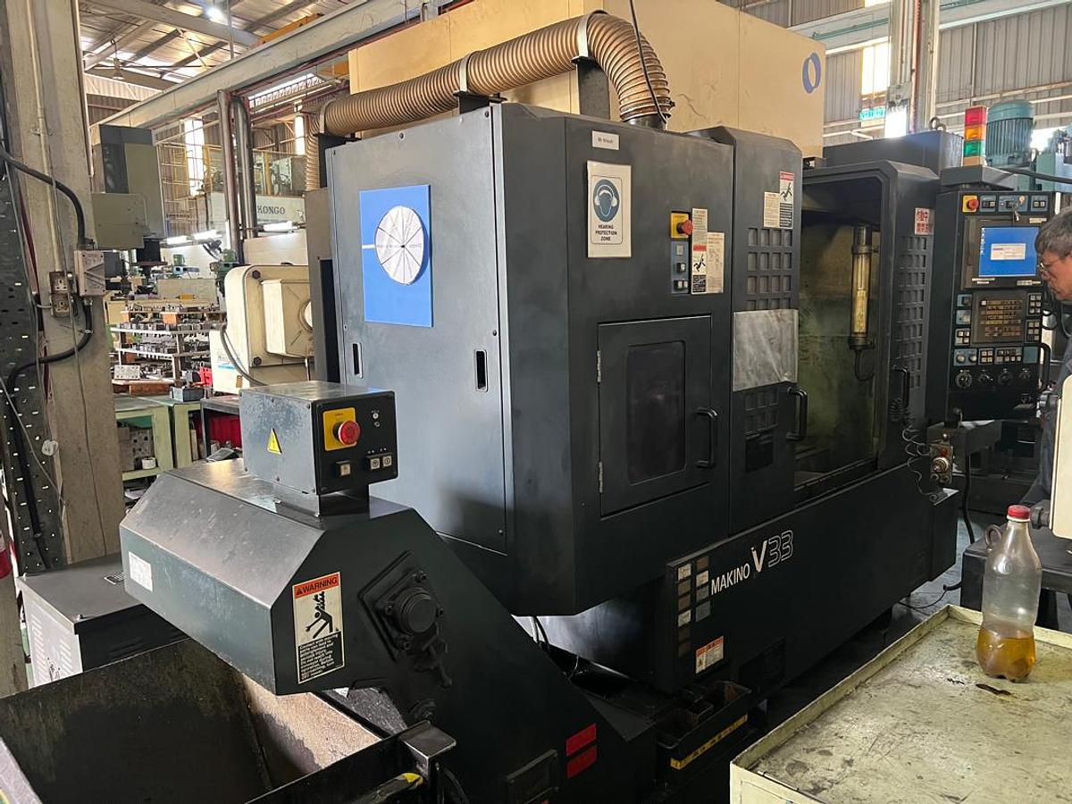Used Makino V33 CNC Vertical Machining Center Year 2004