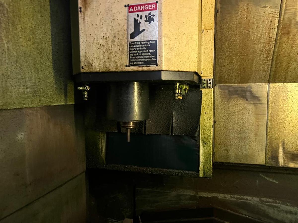 Used Makino V33 Vertical Machining Center Year 2005
