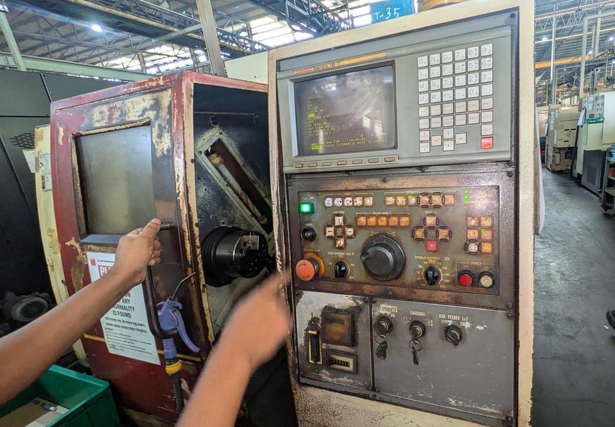 Used OKUMA & HOWA ACT-15 CNC Lathe