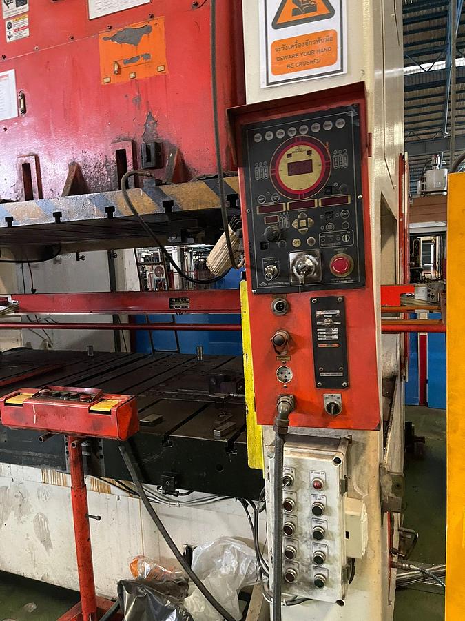 Used Kukil KDH-300E High Speed Stamping Machine Year 2011