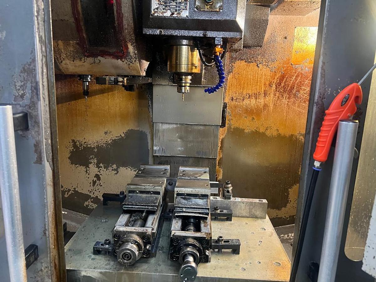 Used Topwell TW24L Vertical Machining Center Year 2009