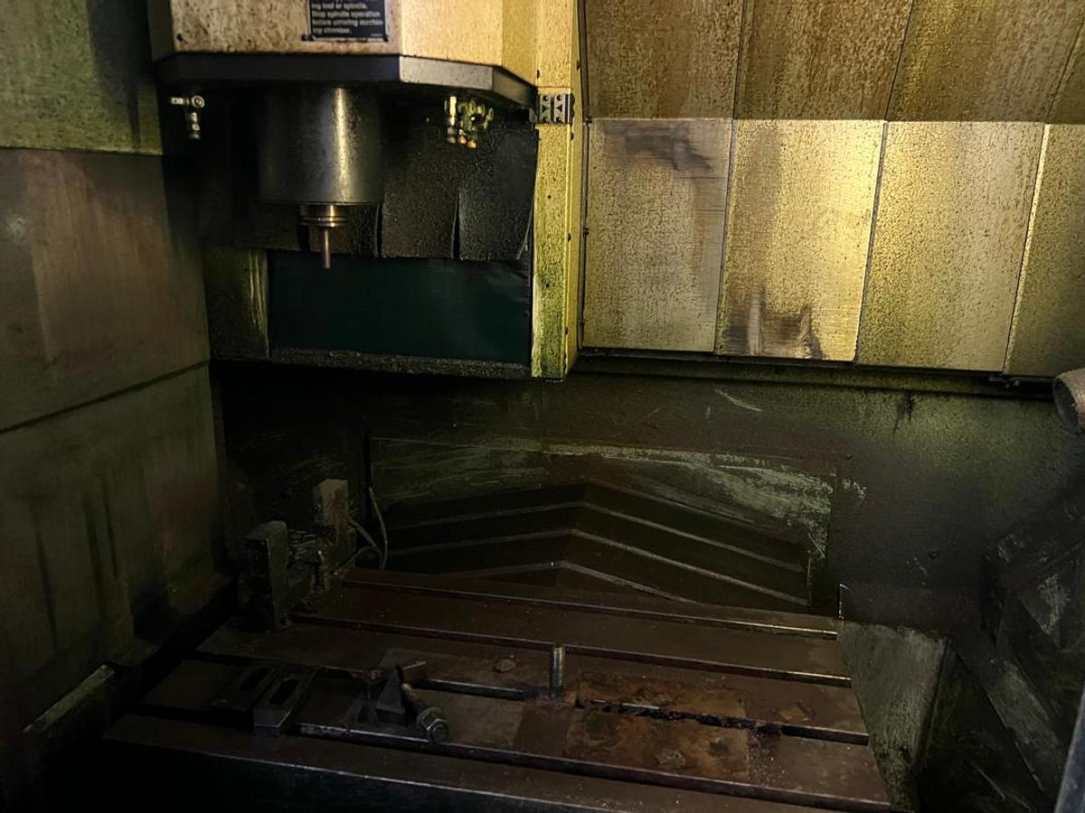 Used Makino V33 Vertical Machining Center Year 2005