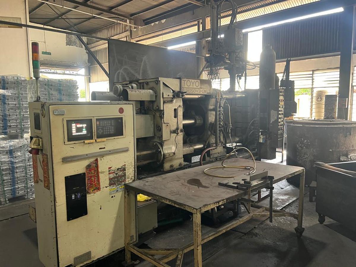 Used TOYO 350T Model BD-350V3-CM Year 2000 Die Casting Machine