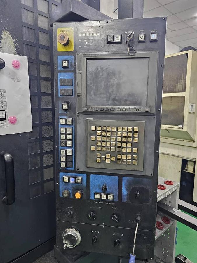 Used Makino S33 Vertical Machining Center Year 2003