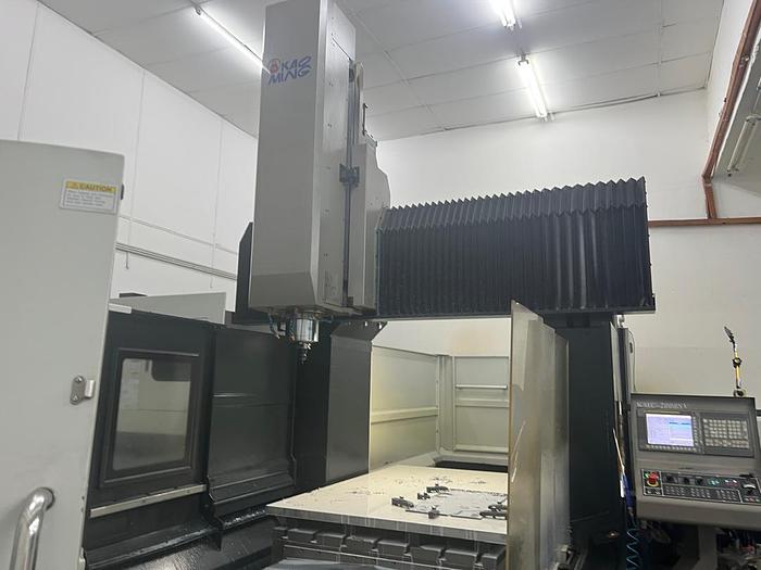 Used Double Column Machine KMC2000 Year 2019