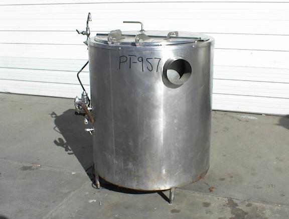 Usado 3500 GALLON STORAGE TANK.  CRAFTMASTER