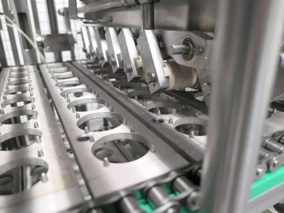 Used Grunwald filling- & closing machine