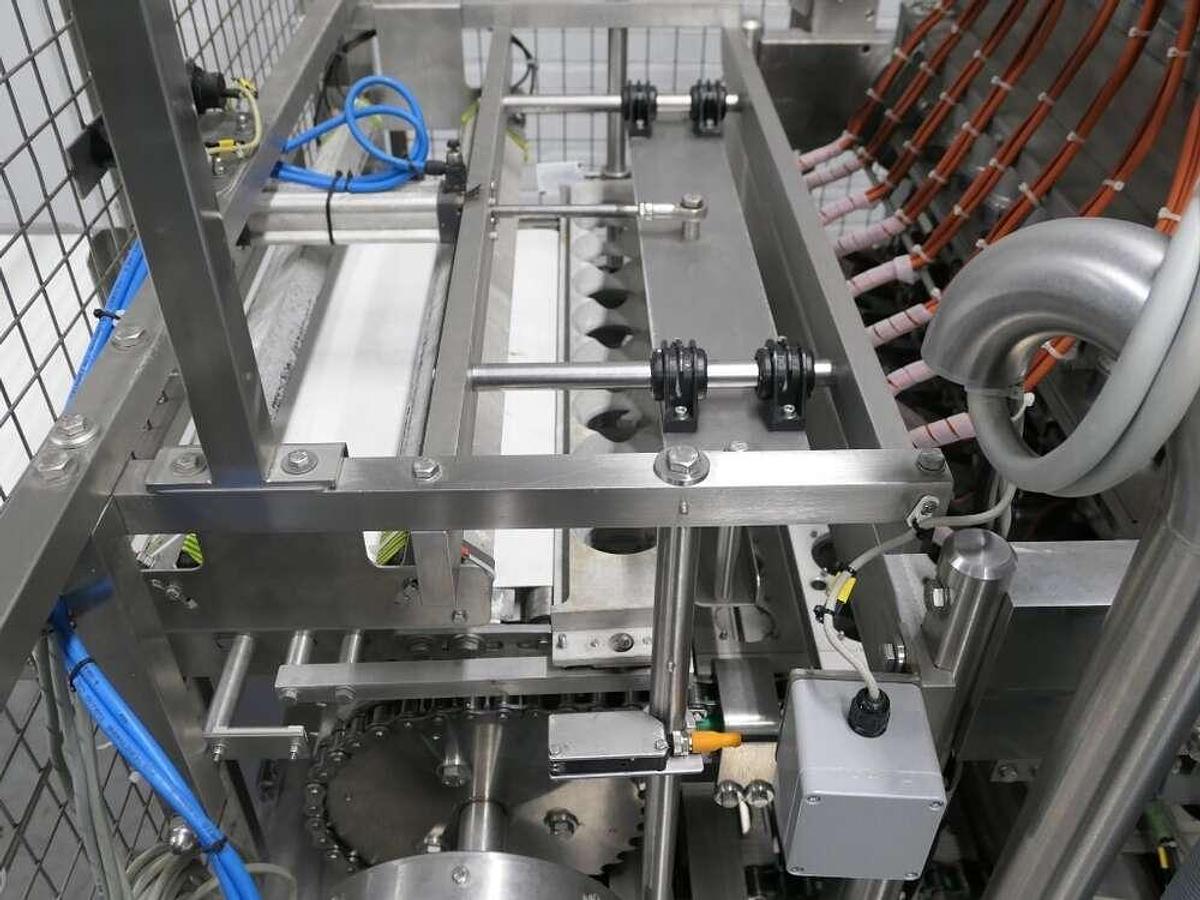 Used Grunwald filling- & closing machine