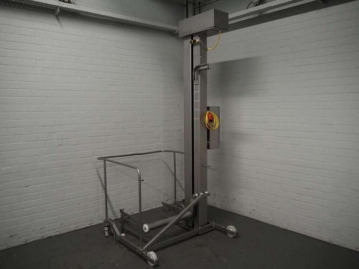 Used Carnitech lifter