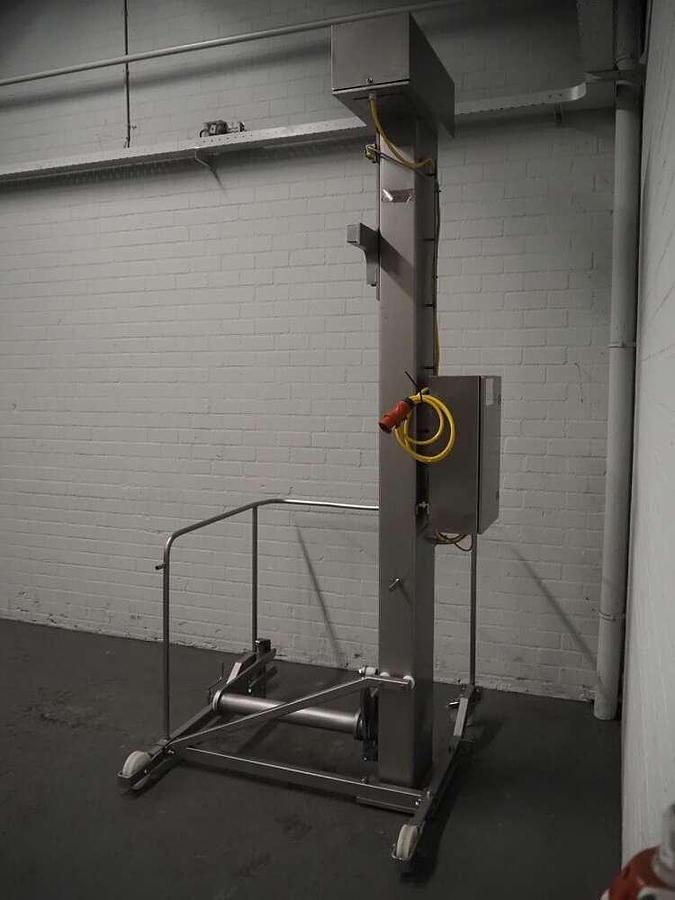 Used Carnitech lifter