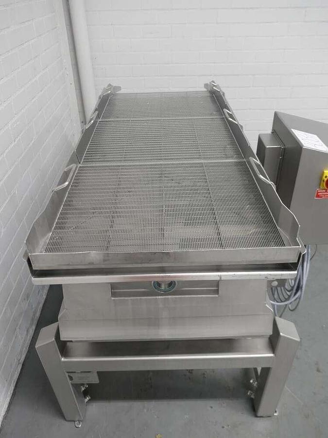 Gebruikt GEA vibrating gutter