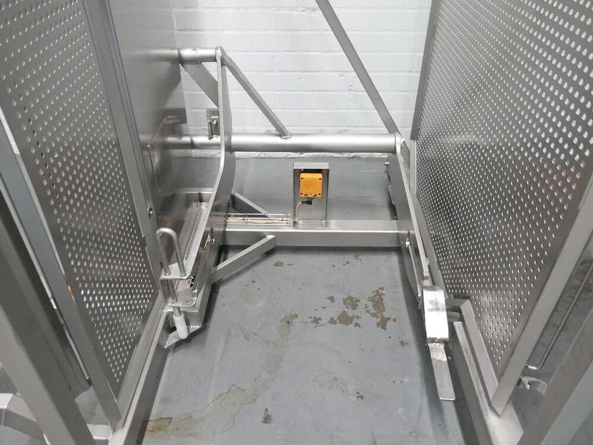 Used Lachnit movable lift