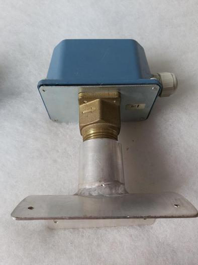 Gebraucht 2 Stück Strömungsschalter, S6065A1003, Honeywell,  gebraucht