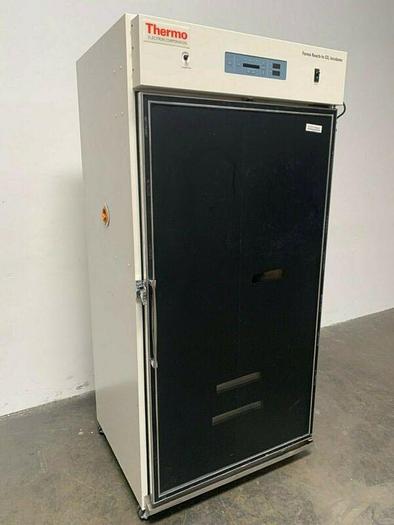 Used Thermo Scientific 29 CuFT CO2 Incubator Temp Range 5C°- 60C°