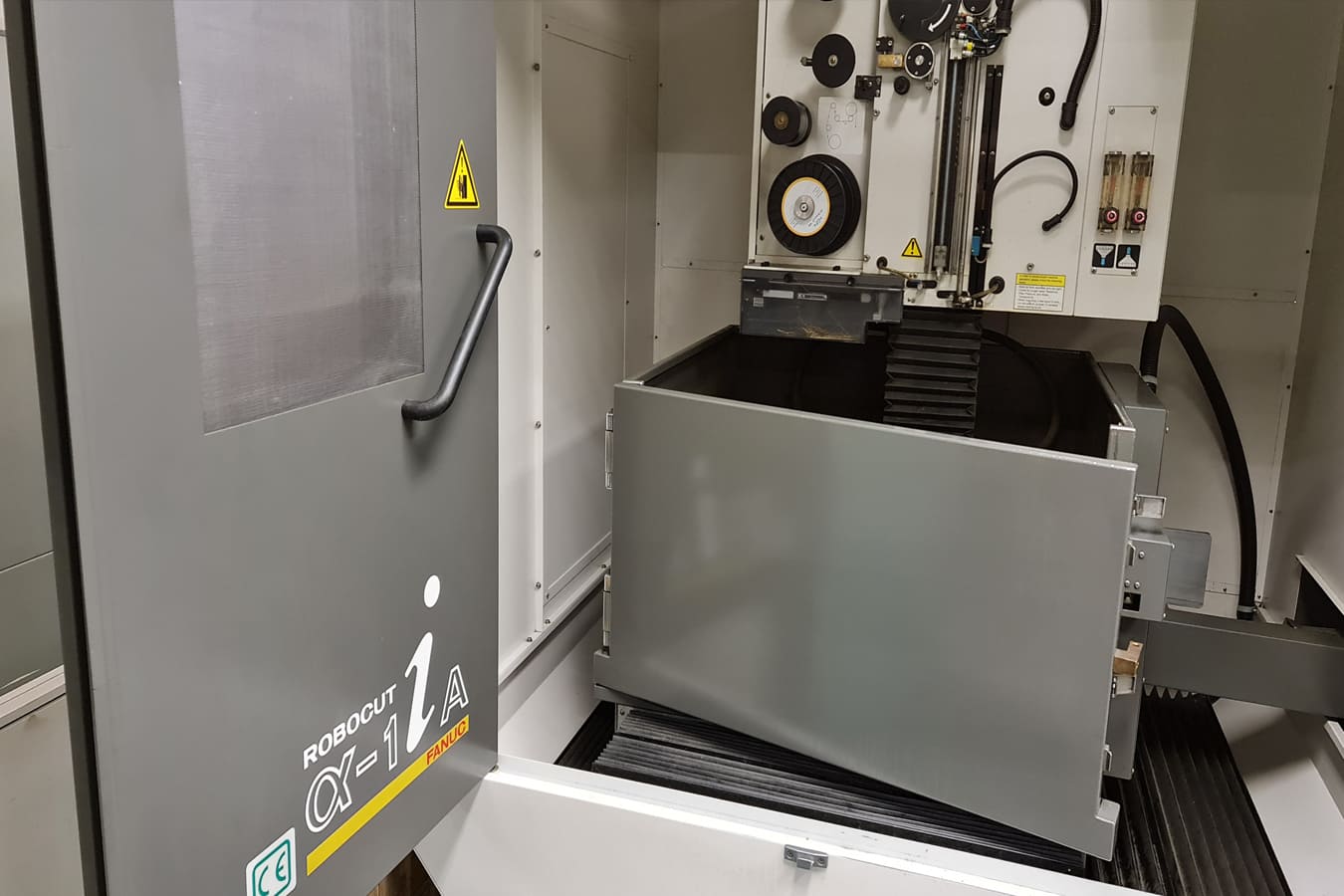 Used FANUC ROBOCUT a 1iA - A04B