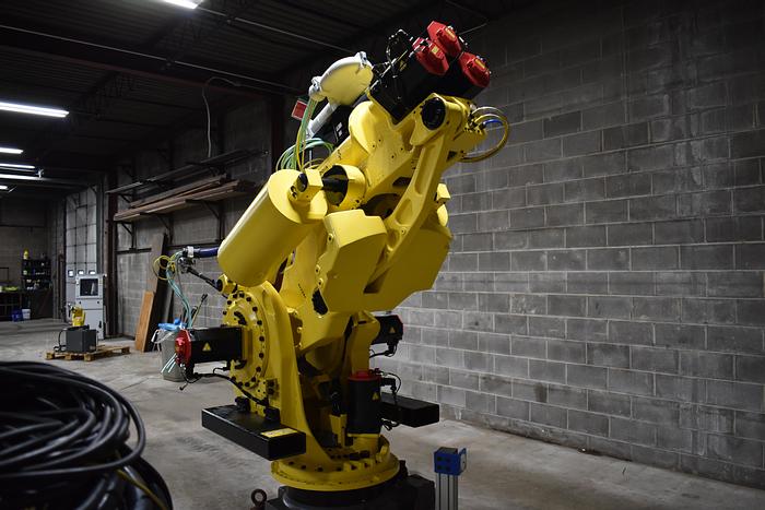 Refurbished FANUC - M-900iA/600 Robot W/ R-30ia controller, Very Clean Vision and Line Track
