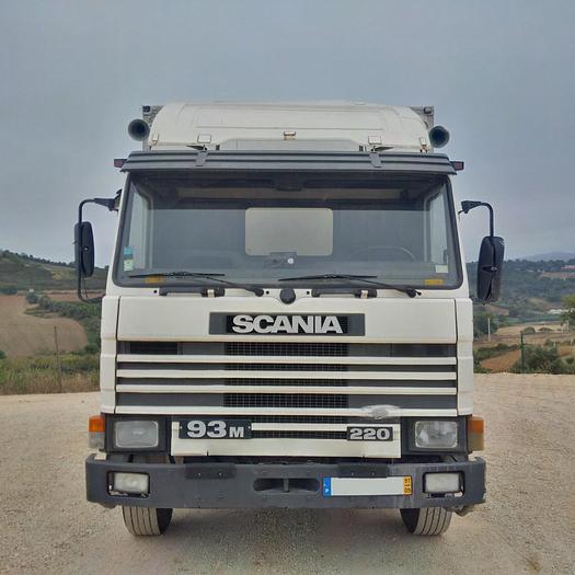 Usado 1991 SCANIA P 93M 220 box lorry