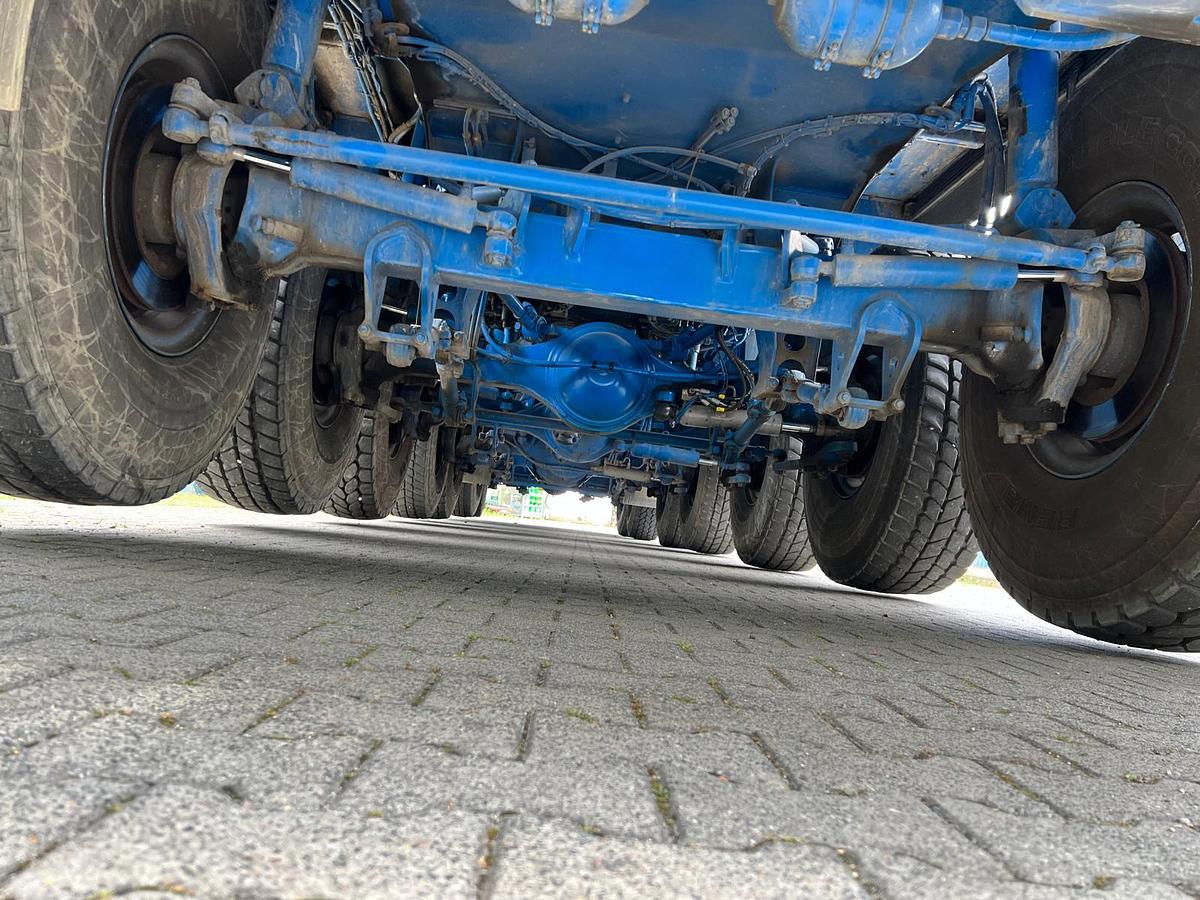 Usado 2012 LIEBHERR LTM 1400-7.1