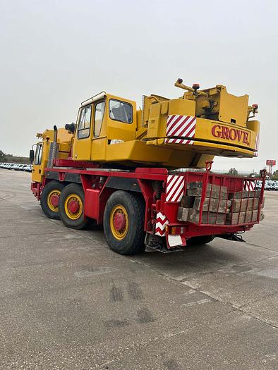 Usado GROVE GMK 3050