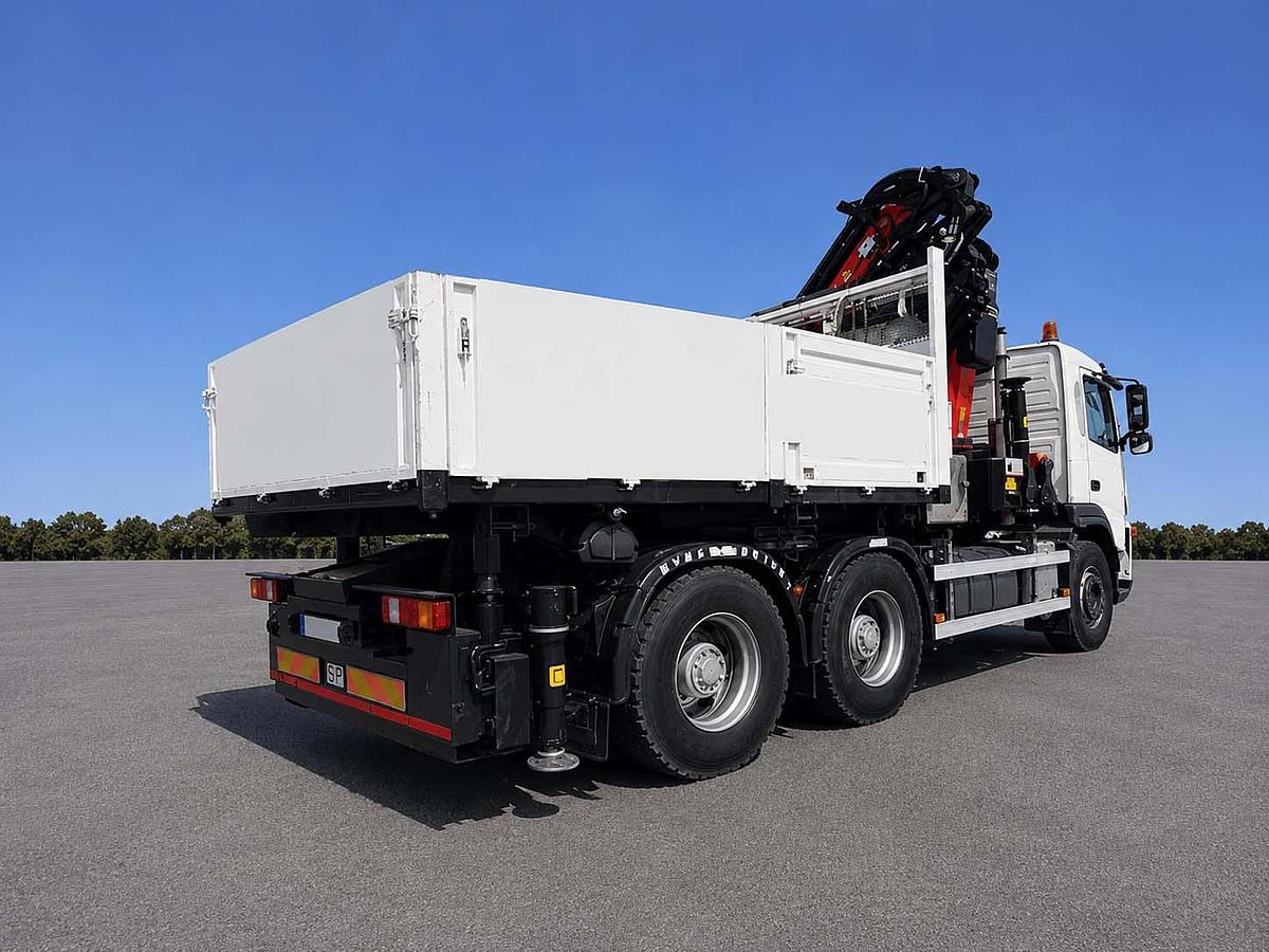 Usado 2023 PALFINGER PK 53002 SH + JIB SOBRE CABEZA TRACTORA VOLVO