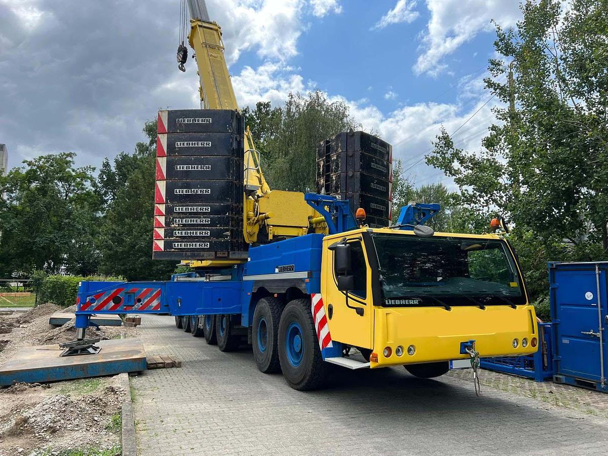 Usado 2012 LIEBHERR LTM 1400-7.1