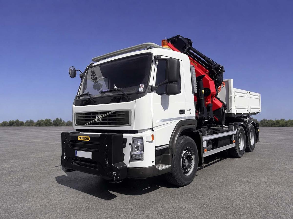 Usado 2023 PALFINGER PK 53002 SH + JIB SOBRE CABEZA TRACTORA VOLVO