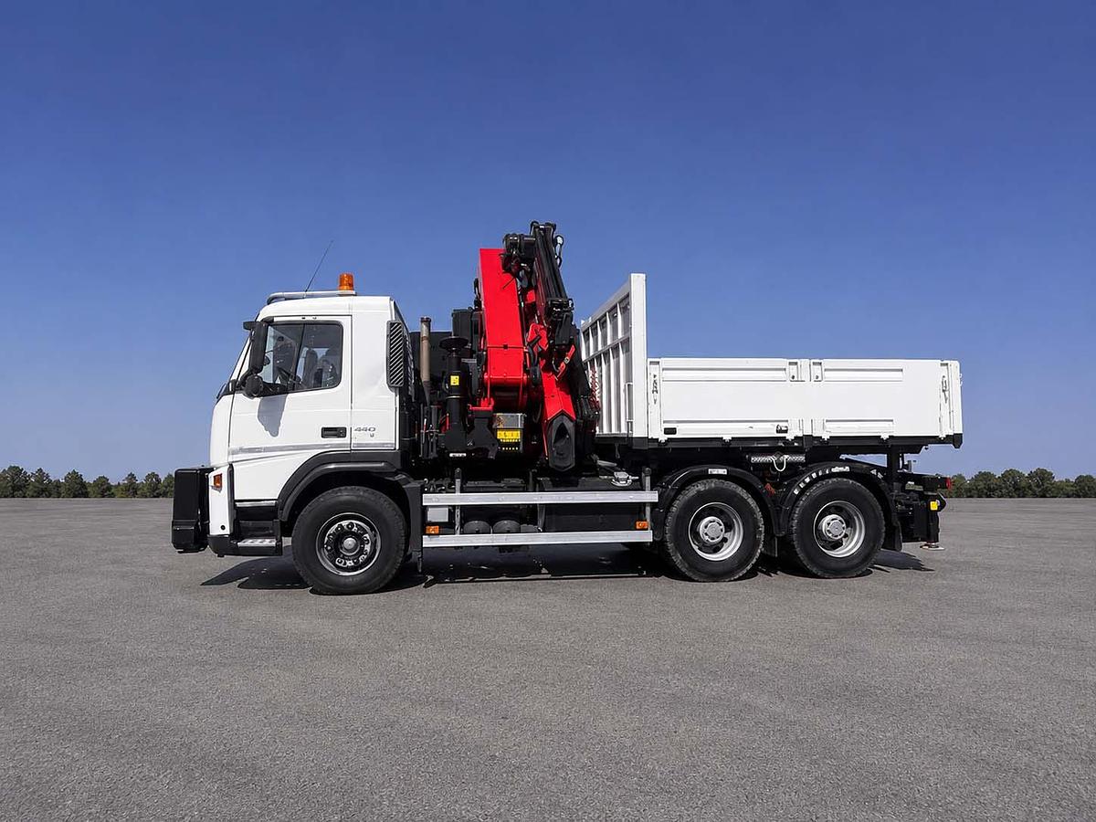 Usado 2023 PALFINGER PK 53002 SH + JIB SOBRE CABEZA TRACTORA VOLVO