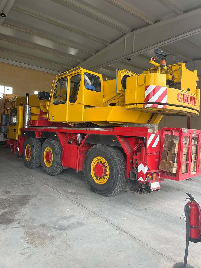 Usado 2002 GROVE GMK 3050