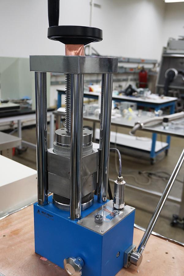 MSE PRO-307 24-Ton Benchtop Heated Lab Press (300°C) with Dual Flat Heating Plates (100x100 mm) and digital pressure display