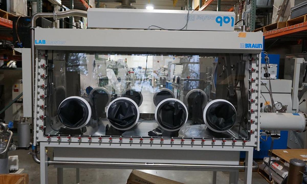 Refurbished Mbraun MB200 dual sided glovebox with Gas Purifier and internal refrigerated cabinet (2006)