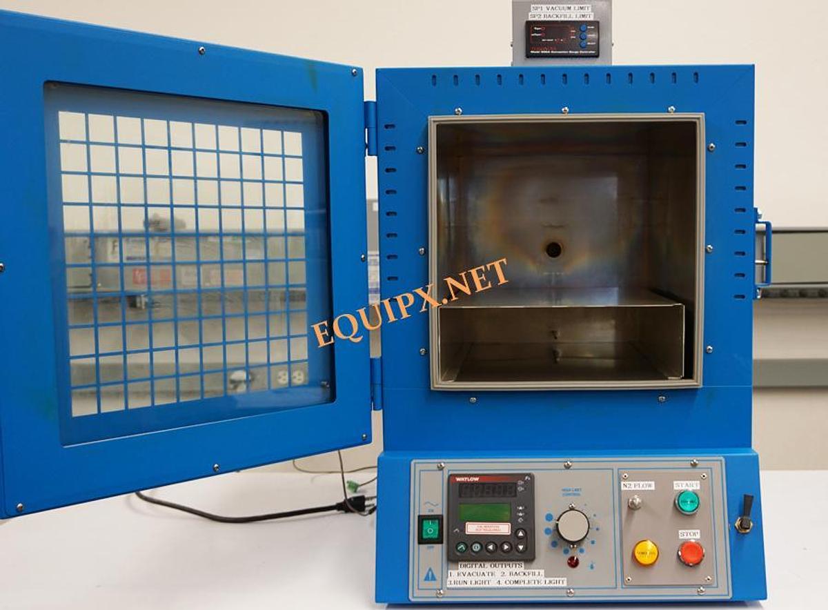 Used Cascade Tek TVO-2 vacuum oven with auto-pumpdown, Watlow F4 process controller, digital vacuum gauge max 220C (428F)