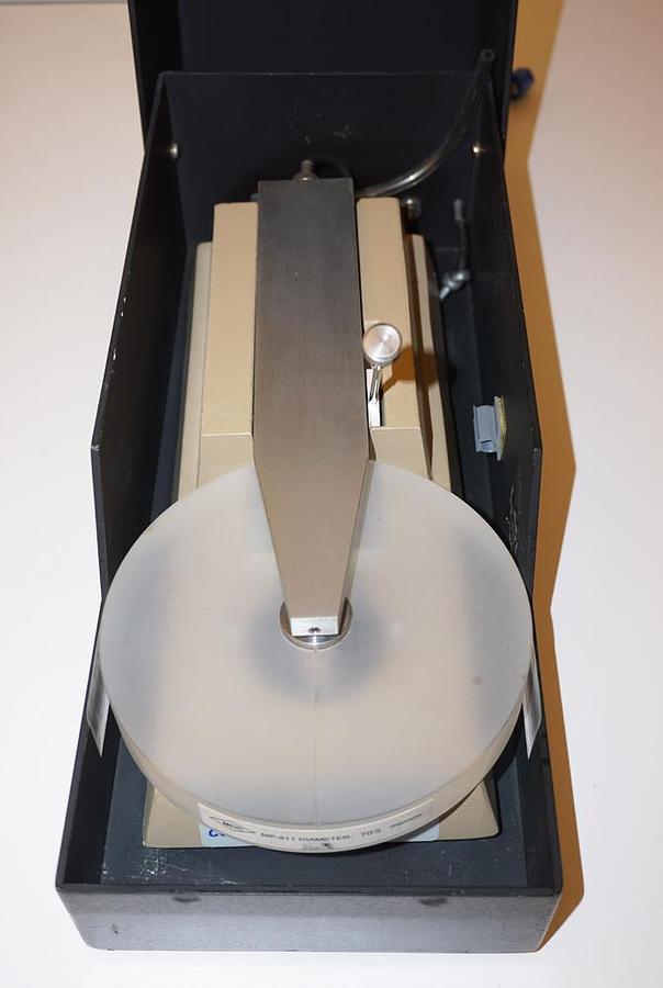Used MDC 811-150 mercury probe with 150mm diameter platform and dark box