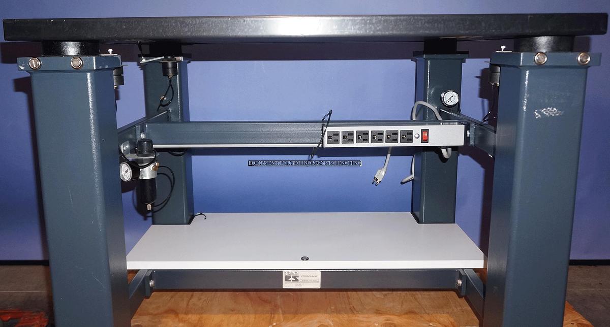 Used Kinetic Systems 1201-01-11, 35x30 Isolation Table