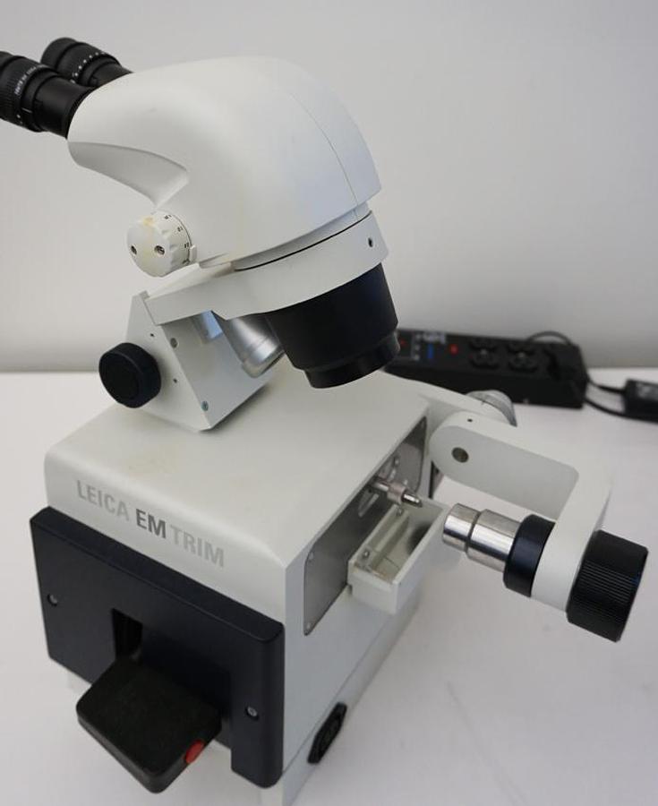 Refurbished Leica EM TRIM with S4E stereozoom microscopex