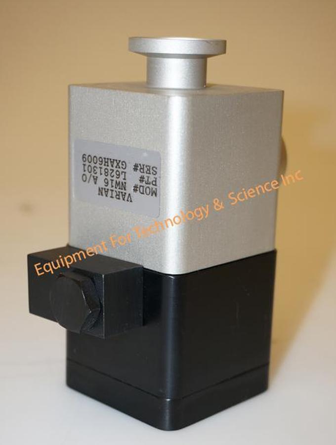 Used Varian L6281-301 right angle valve, pneumatic, NW16