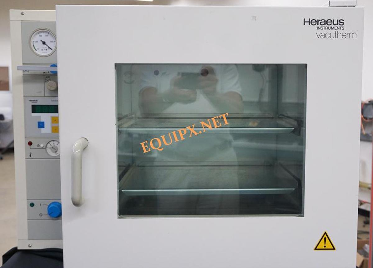 Used Heraeus VT 6060M Vacuum Oven, max 200C (392F)