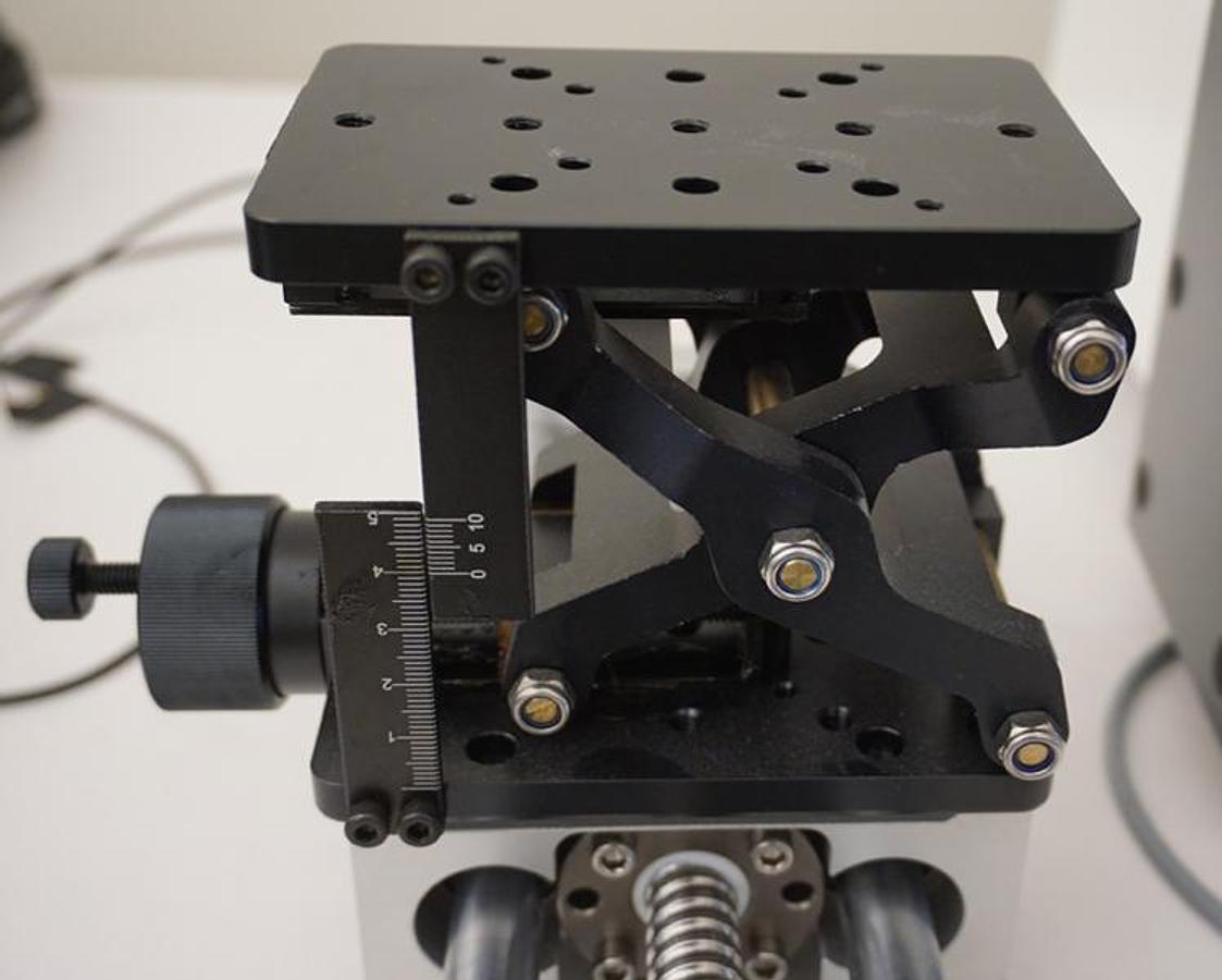 Used PVD Manual lab jack with 80x120mm platform and X-axis translation table