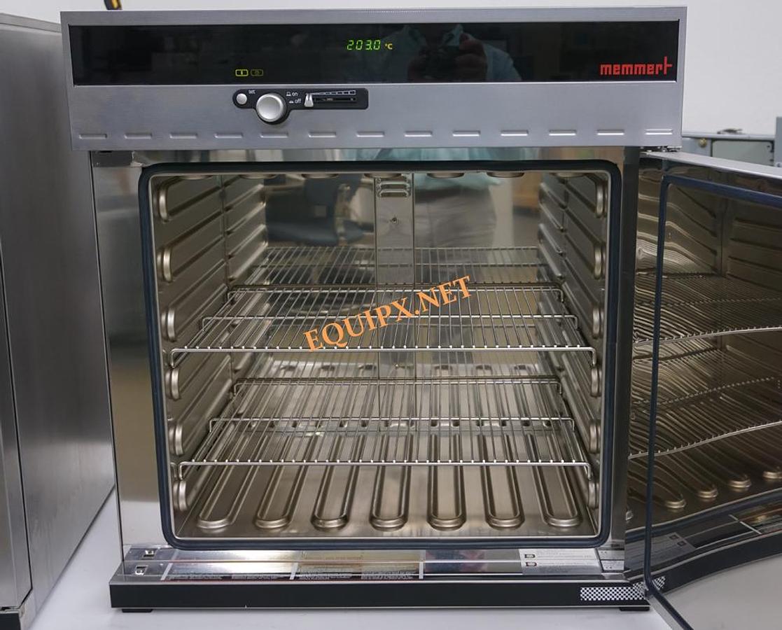 Used Memmert UNB500 Gravity Convection oven 115V max temp 220C
