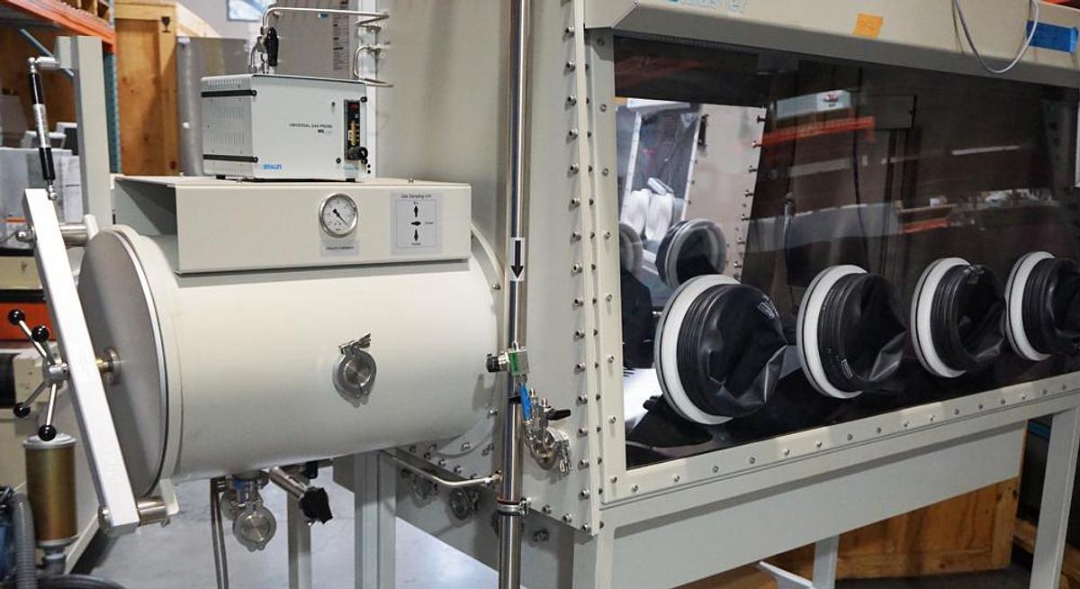 Refurbished Mbraun MB200 dual sided glovebox with Gas Purifier and internal refrigerated cabinet (2006)