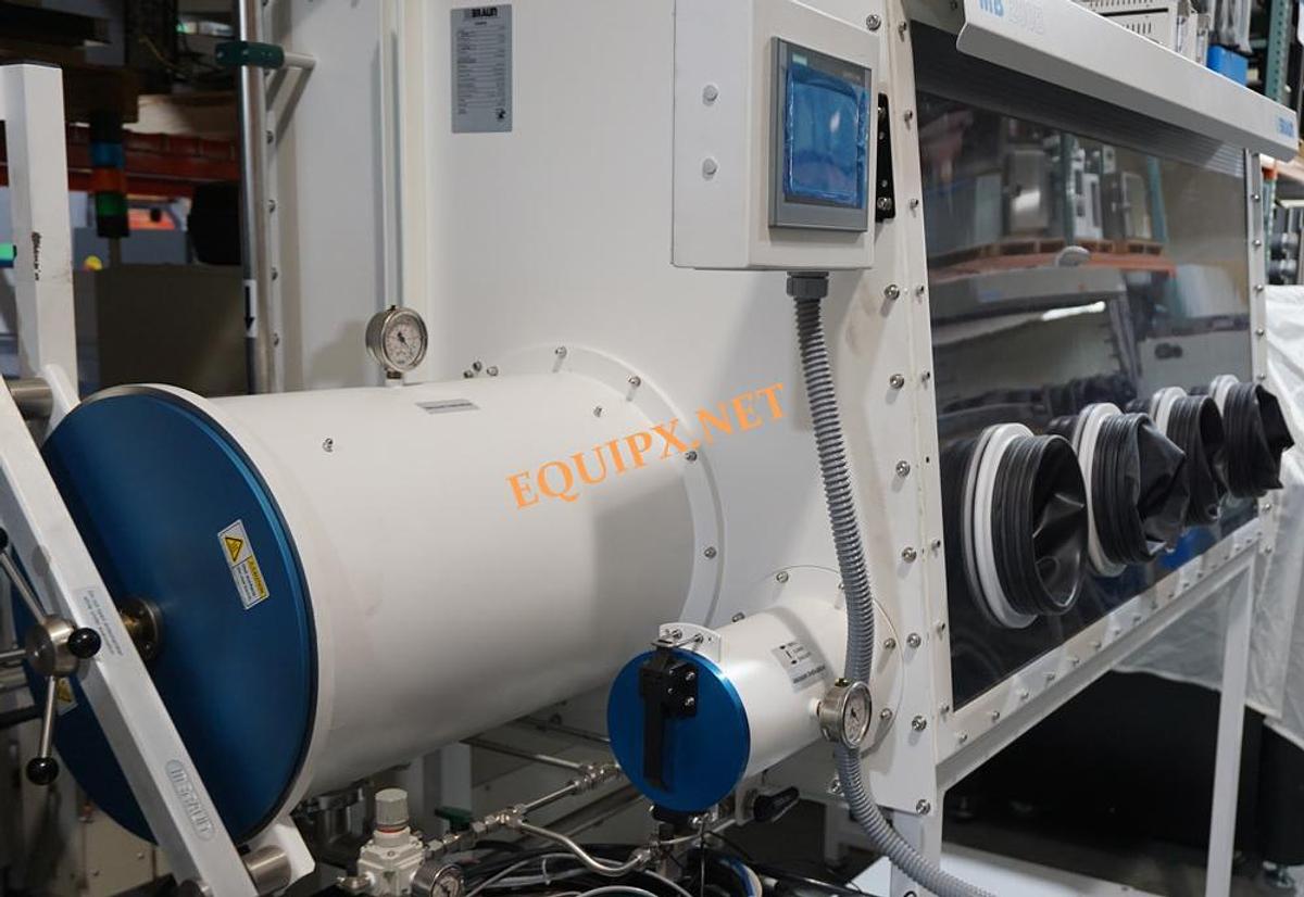 Used Mbraun MB200B 4 port glovebox and MB20 gas purifier with MB-OX Oxygen Analyzer and Activated Charcoal Solvent Removal System (2019)