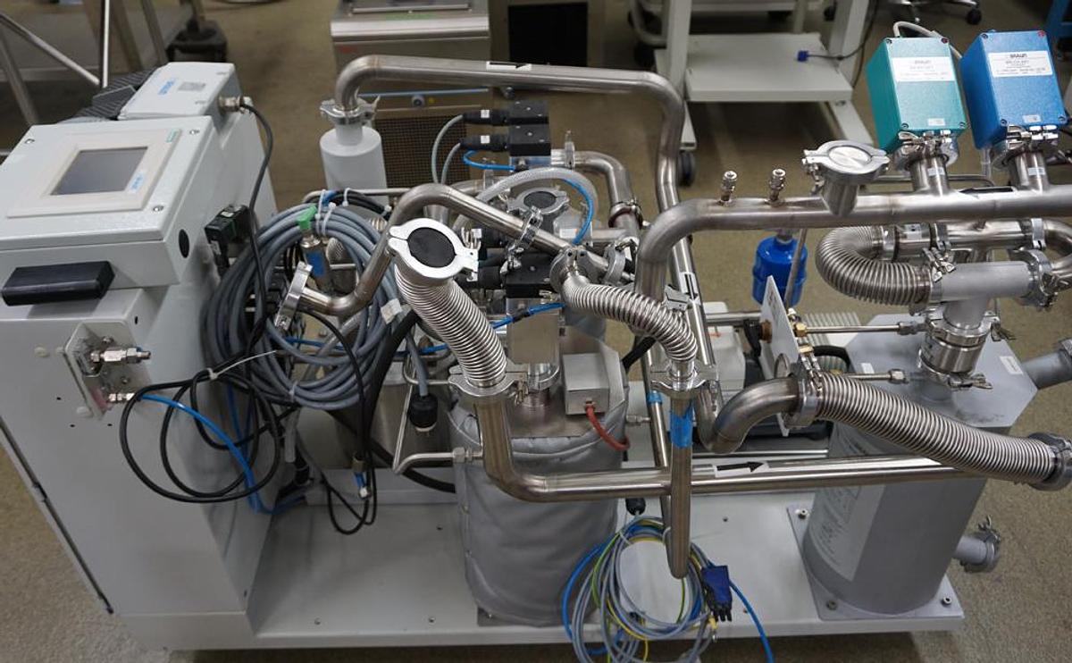 Refurbished Mbraun MB200 dual sided glovebox with Gas Purifier and internal refrigerated cabinet (2006)