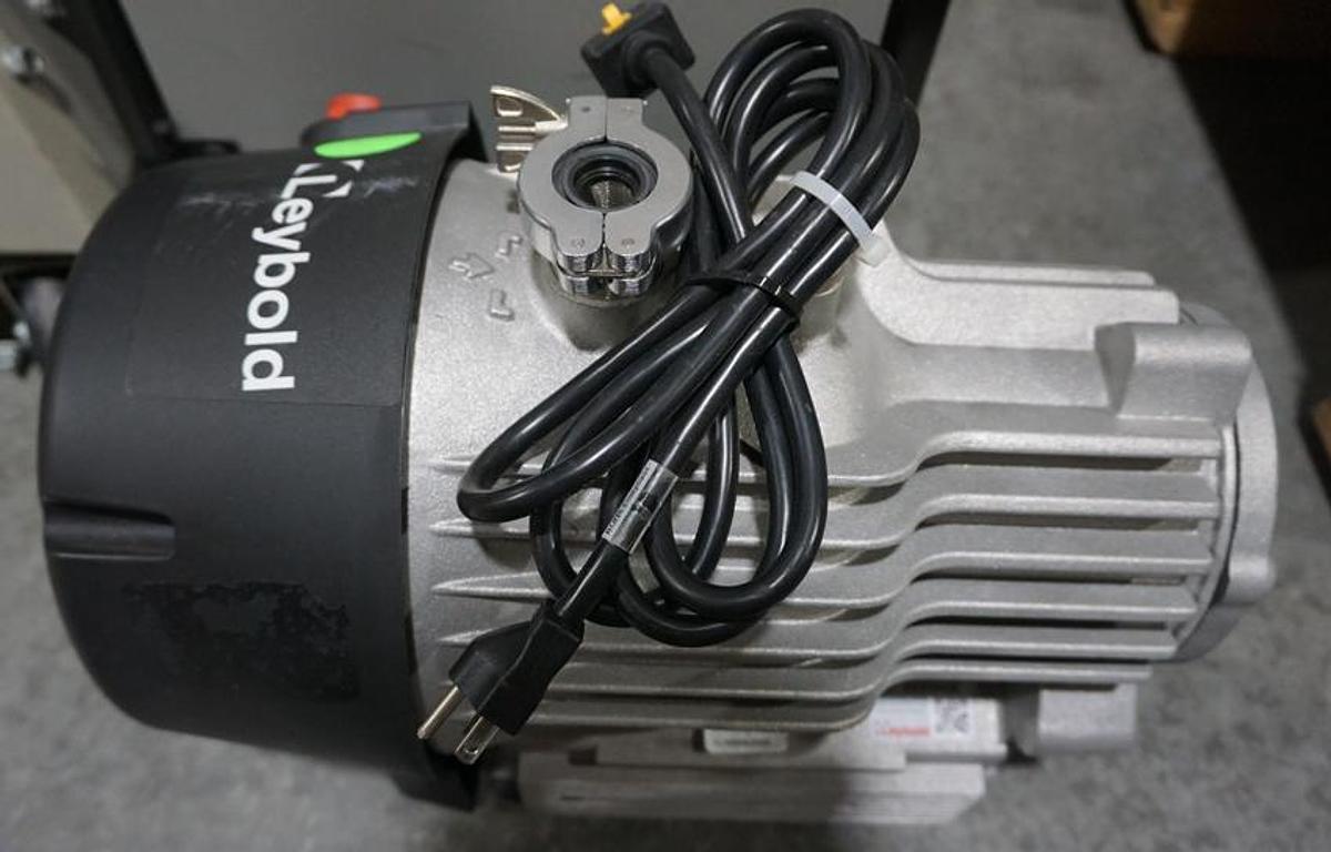 Used Leybold ScrollVac 7 Plus 4CFM, ultimate vacuum 15mtorr- 120/240v