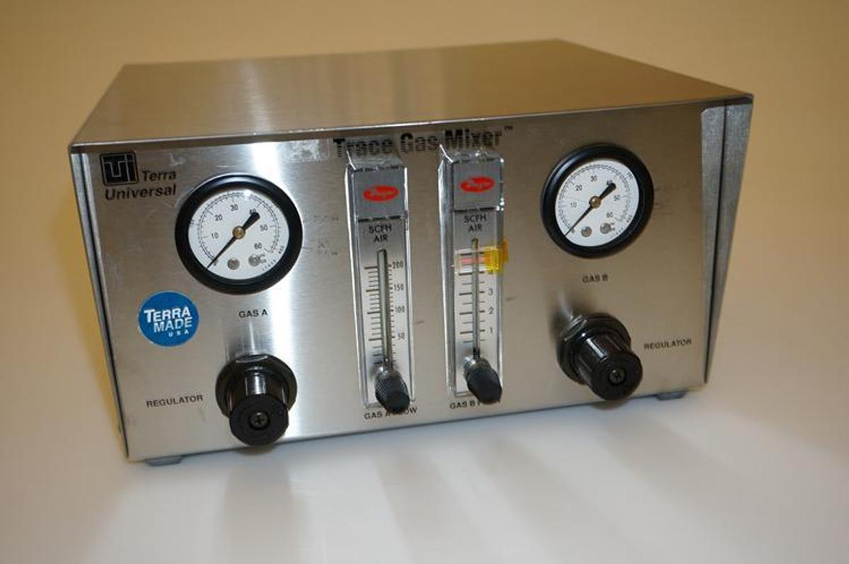 Used Terra Universal 2702-00 trace gas mixer