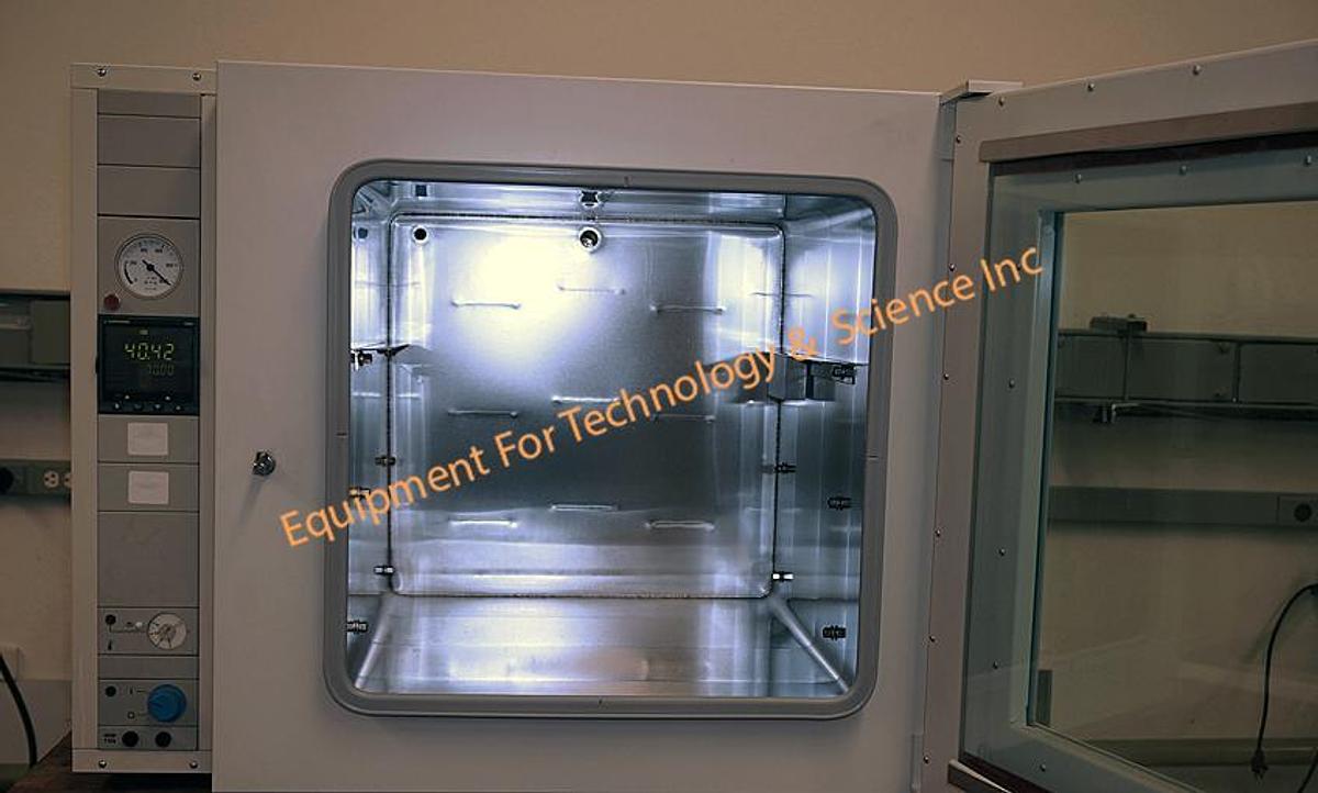 Used Heraeus VT6130M vacuum oven, max 200C, programmable